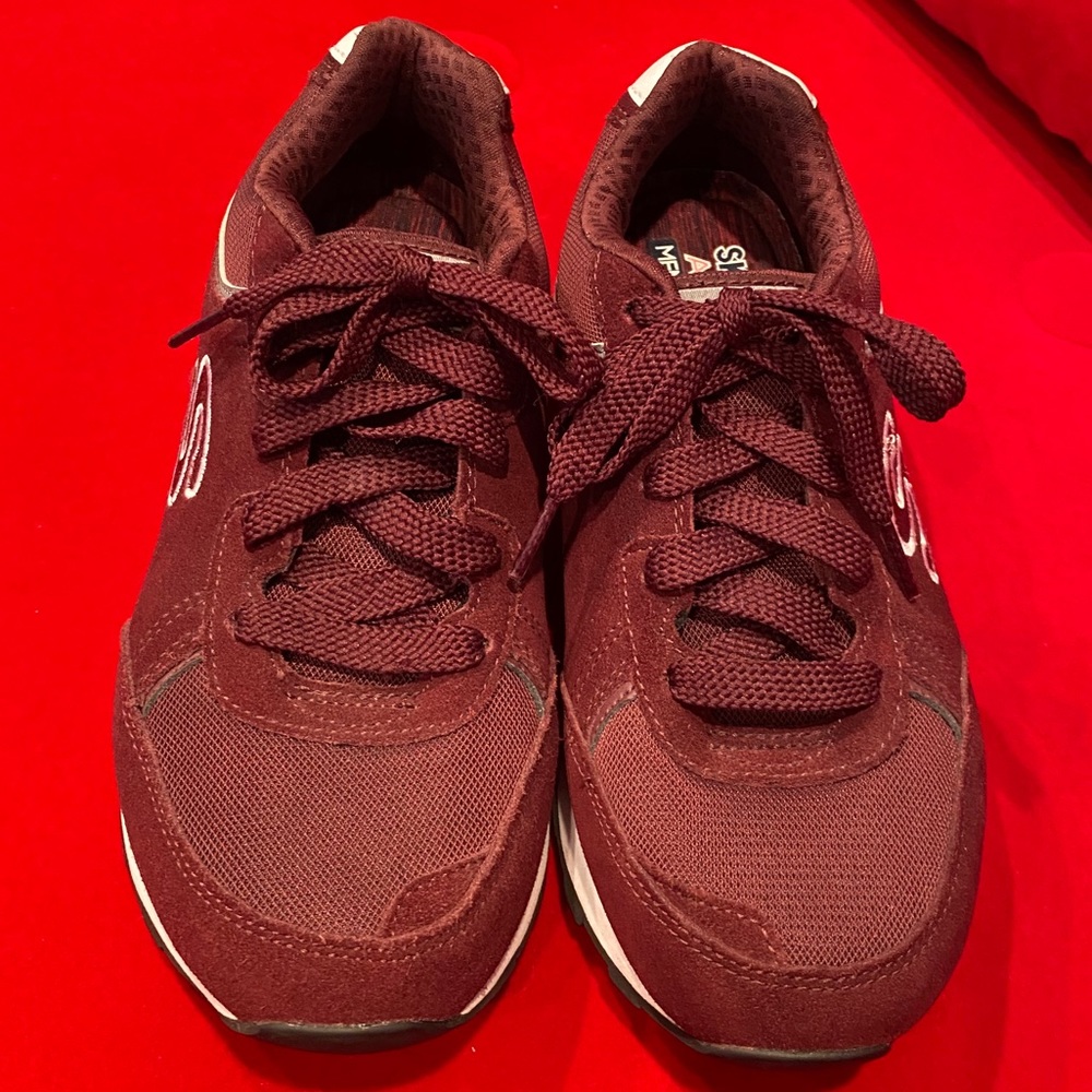 Maroon / Burgundy Skechers Walking Shoes